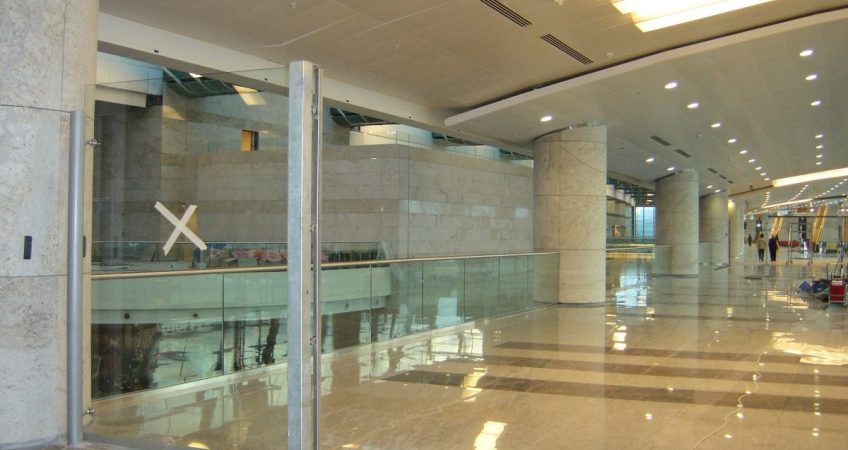 Paslanmaz Bazalı Camlı Korkuluk