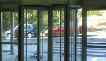 Motorlu Cam Kapılar Motorlu Cam Kapılar